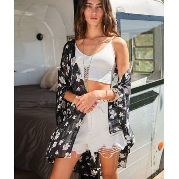 Shimmery Floral Chiffon-like Cardigan - Picture 2 of 3